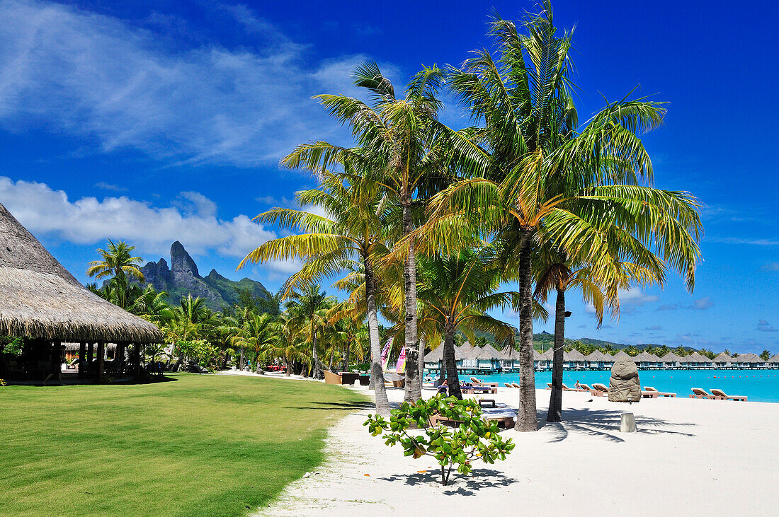 Saint Regis Bora Bora Resort, Bora Bora, Inseln unter dem Wind, Gesellschaftsinseln, Französch-Polynesien, Südsee