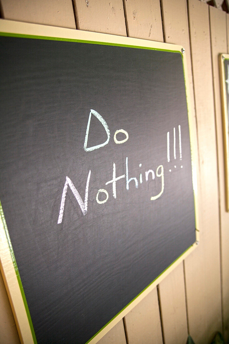 Blackboard with relaxing slogan of the day, Do Nothing, Little Palm Island Resort, Florida Keys, USA