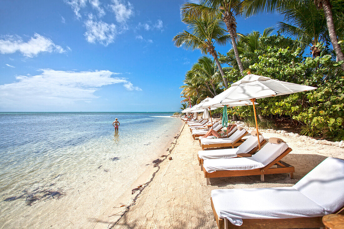 Strand mit Urlaubern, Little Palm Island Resort, Florida Keys, USA