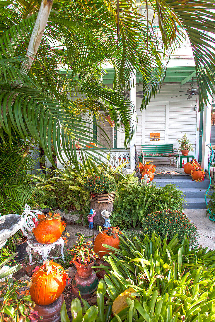 Typische Conch House Architektur, Markenzeichen von Key West, mit Garten, Key West, Florida Keys, Florida, USA