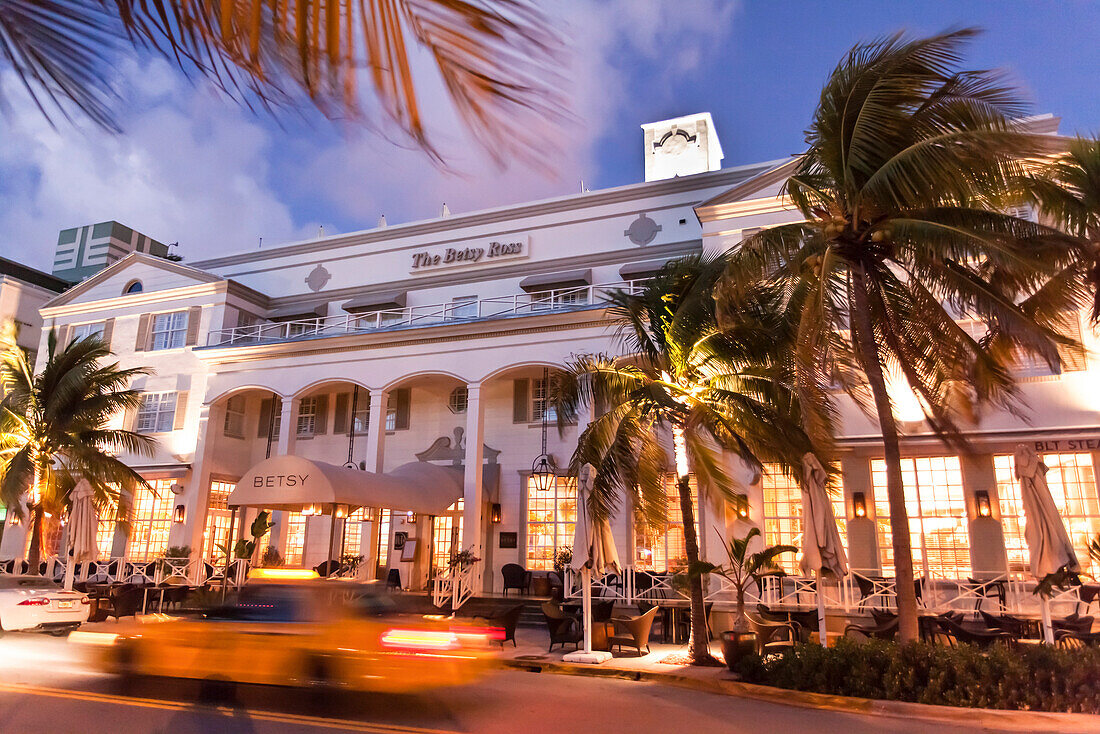 Hotel The Betsy in the evening light, Ocean Drive, South Beach, Miami, Florida, USA