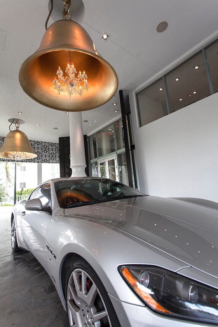 Entrance and drive at luxury hotel Mondrian, South Beach, Miami, Florida, USA