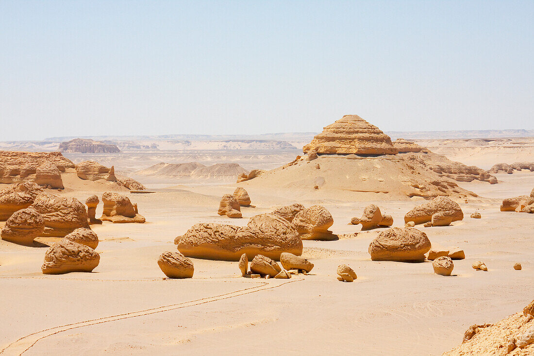 Sandstone formations resulting from wind erosion in Wadi Al-Hitan (Whale Valley), El Fayoum, Egypt