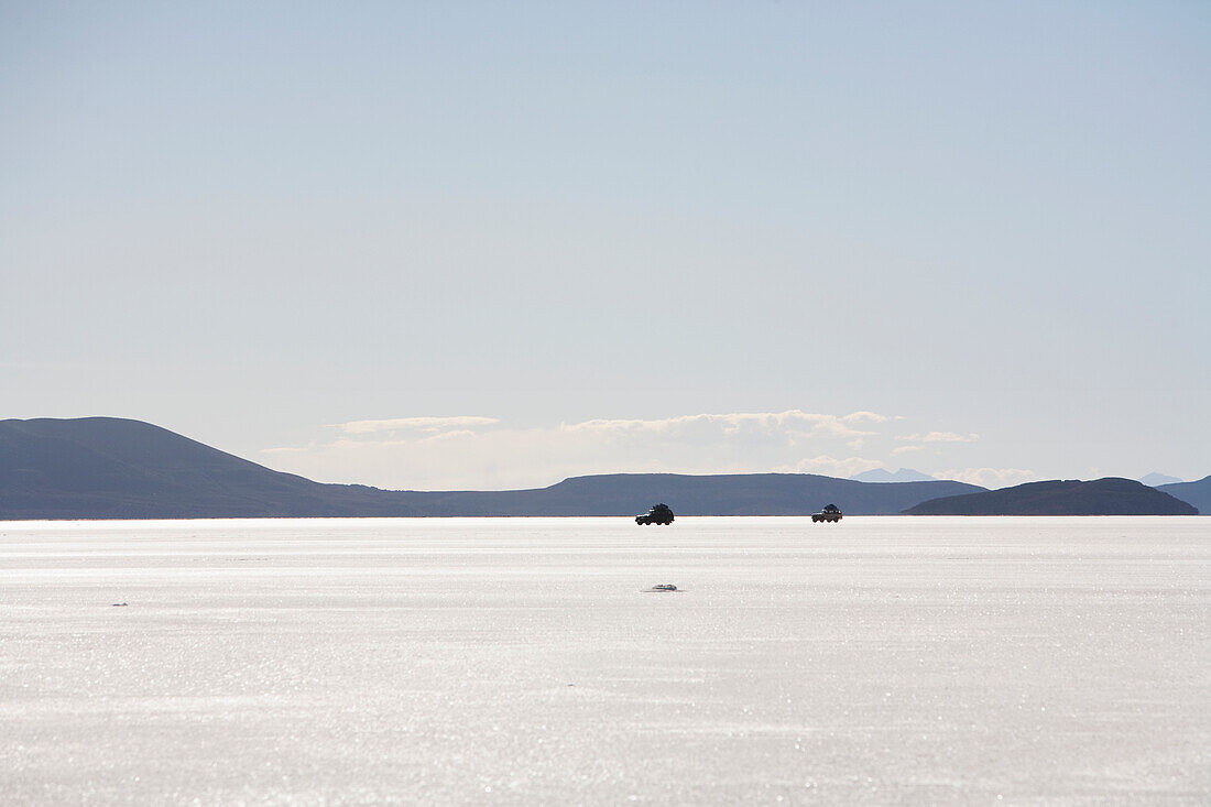 4x4 vehicles in the Salar de Uyuni, the world's largest salt flat, Potosi Department, Bolivia