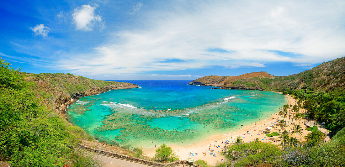 Hawaii, Oahu, Seascape overlooking Hanauma Bay.