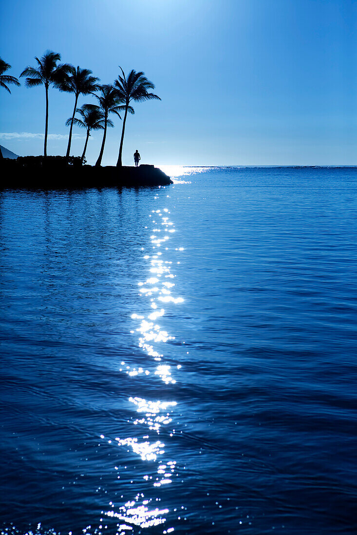 Hawaii, Oahu, Kahala Beach, Early morning light on the water