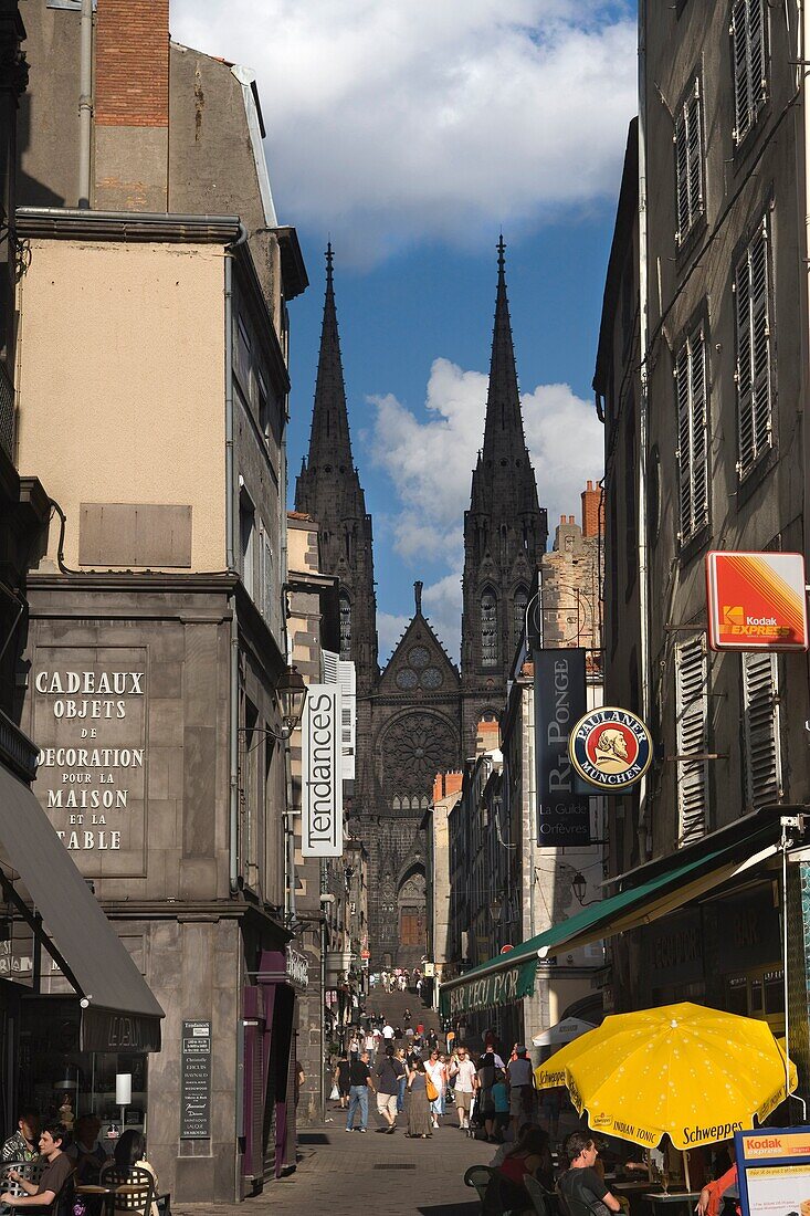 RUE DE GRAS NOTRE DAME CATHEDRAL CLERMONT FERRAND CANTAL AUVERGNE FRANCE