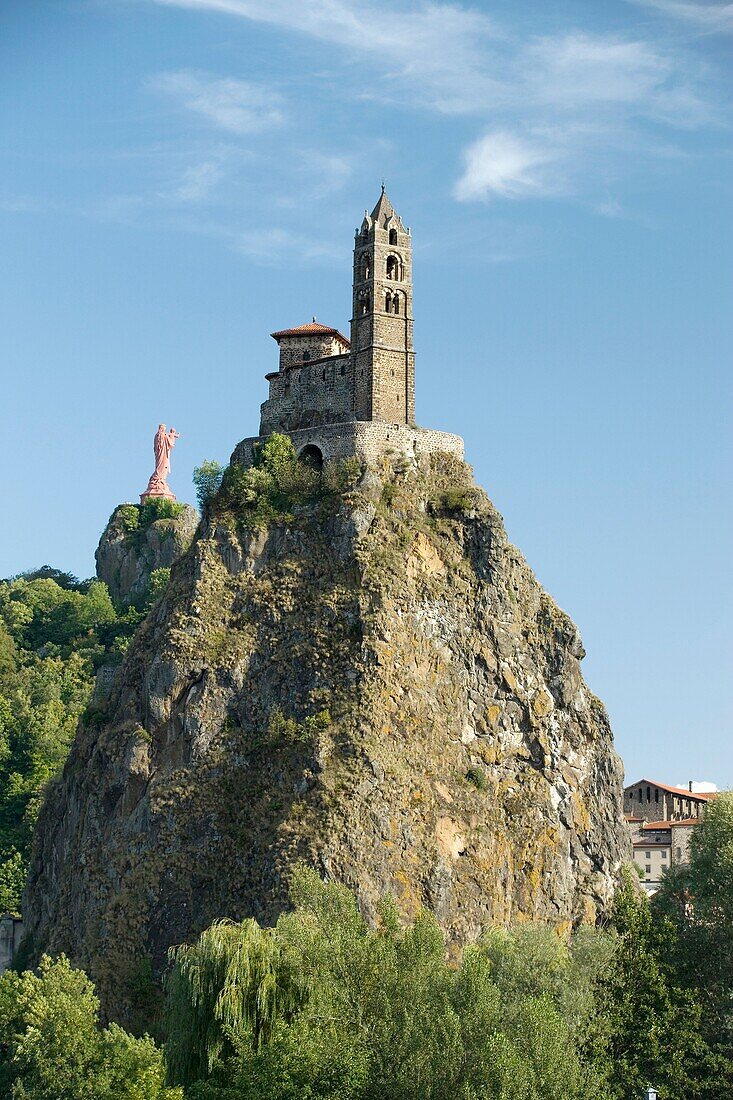 ST MICHEL DÕAIGUILHE WITH CORNEILLE ROCK  LE PUY EN VELAYHAUTE LOIRE AUVERGNE FRANCE