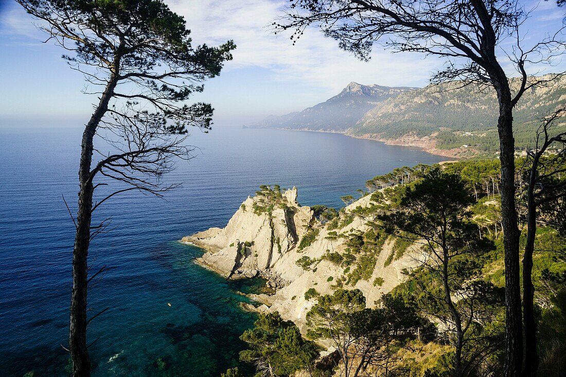 Kajak unter Punta de S'Aguila, S'Aigo Morta, Banyalbufar, Naturpark Sierra de Tramuntana Mallorca Balearen Spanien