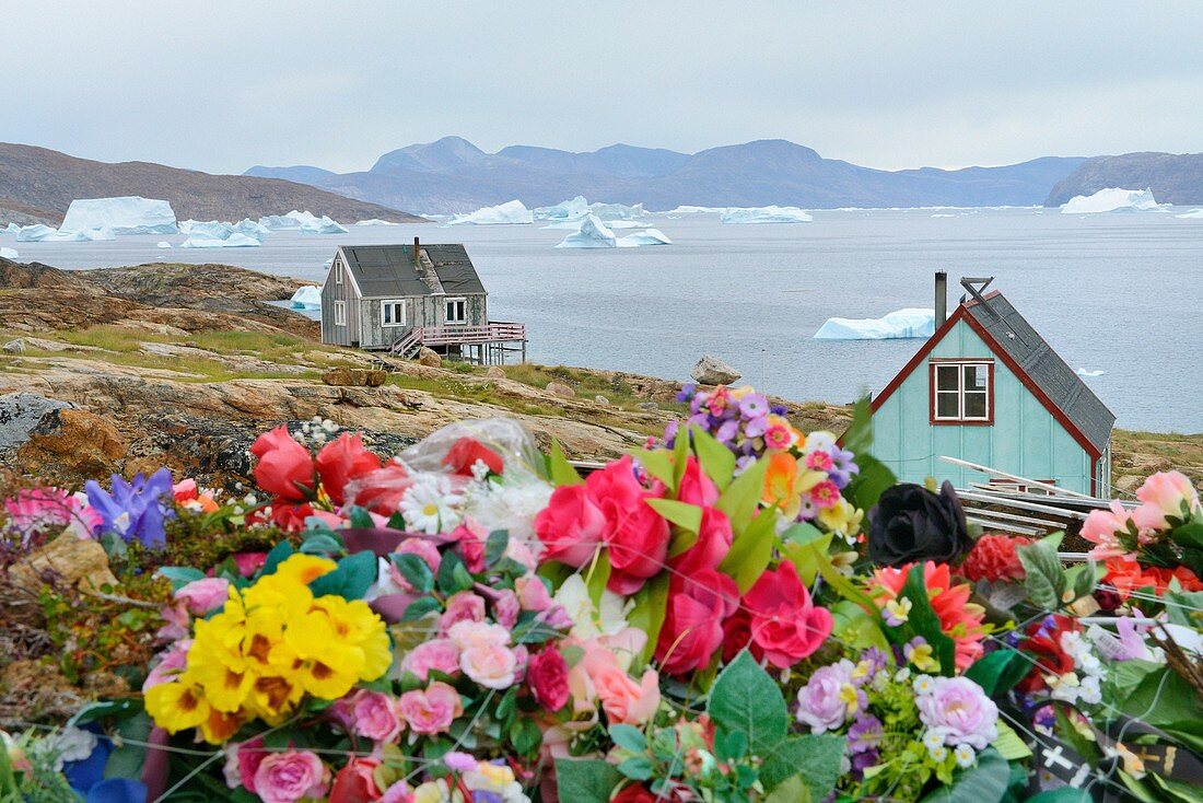 Greenland, Baffin Bay, Nutaarmiut, The graveyard and village