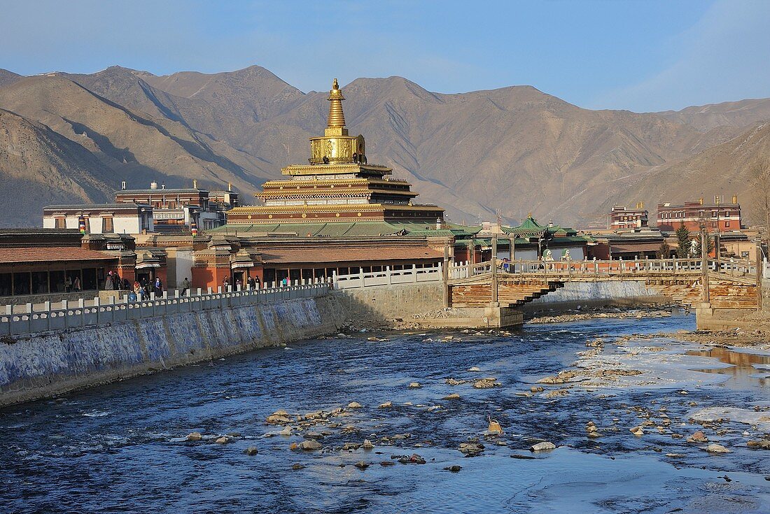 China, Gansu, Amdo, Xiahe, Monastery of Labrang Labuleng Si, Sang chu Xiahe river and Gongtang chorten
