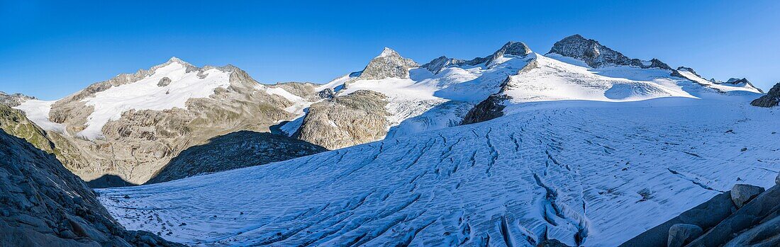 Valley head of valley Obersulzbachtal in the NP Hohe Tauern  Peaks of Mt  Grossvenediger, Mt  Grosser Geiger and Mt  Maurerkeeskopf  The National Park Hohe Tauern is protecting a high mountain environment with its characteristic landforms, wildlife and ve