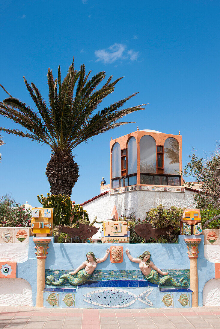 Kunstmauer mit Villa, Naturpark, Corralejo, Fuerteventura, Kanarische Inseln, Spanien, Europa