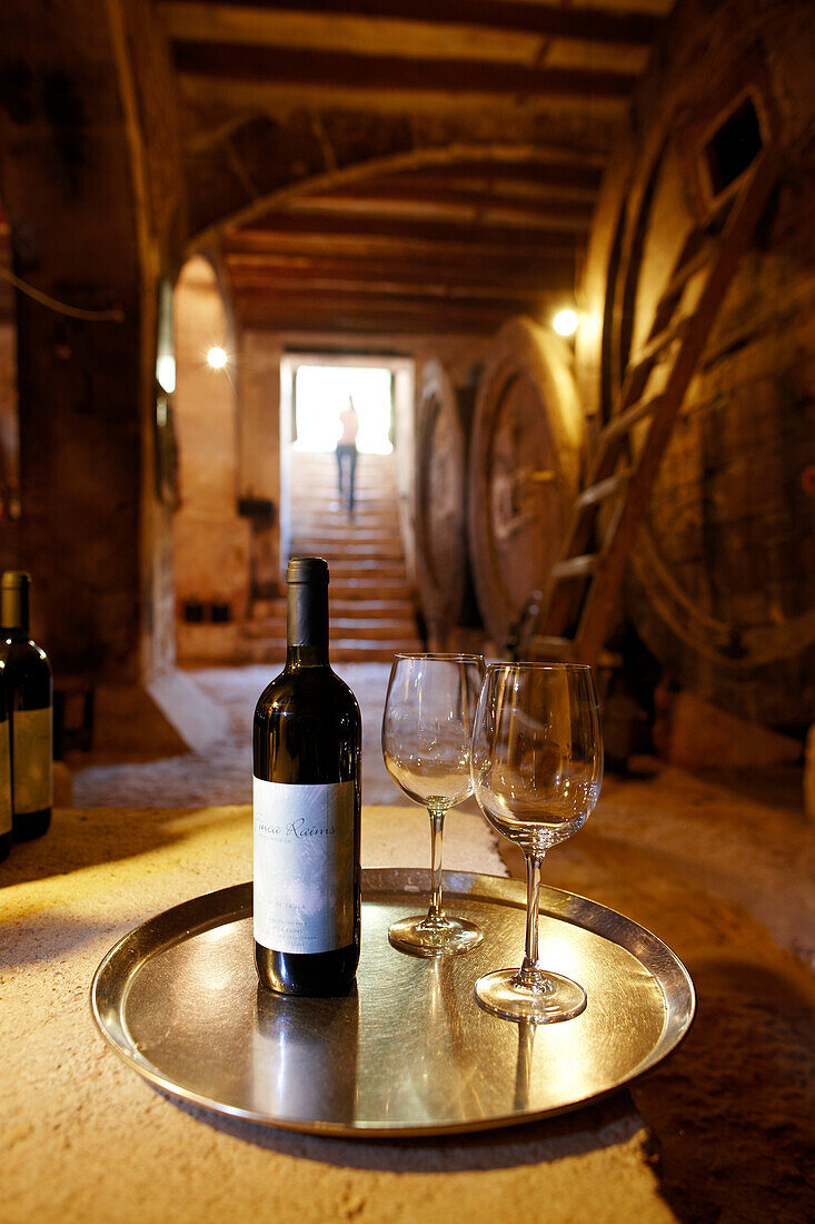 Weinkeller, zur Selbstbedienung für Gäste, Finca Raims, Landhotel, umgebautes Weingut, Algaida, Mallorca, Balearen, Spanien