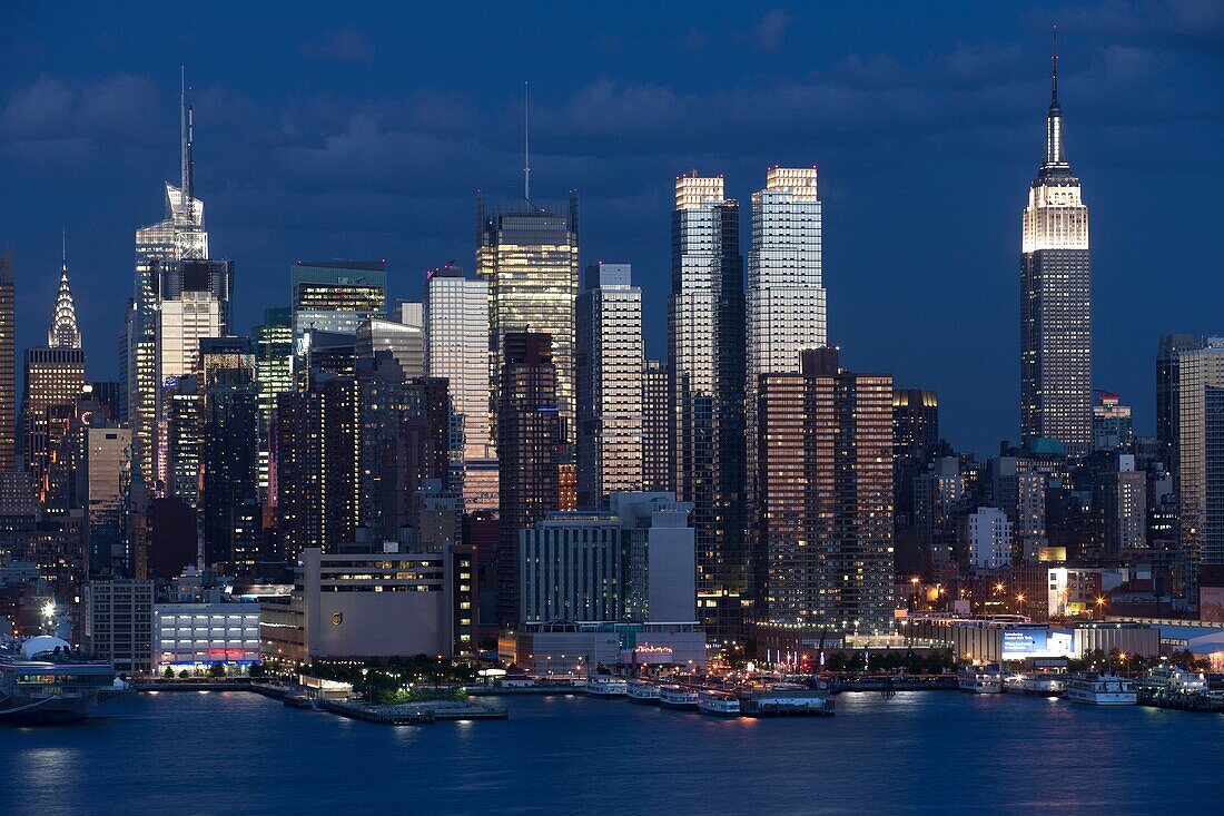 MIDTOWN SKYLINE HUDSON RIVER MANHATTAN NEW YORK CITY USA