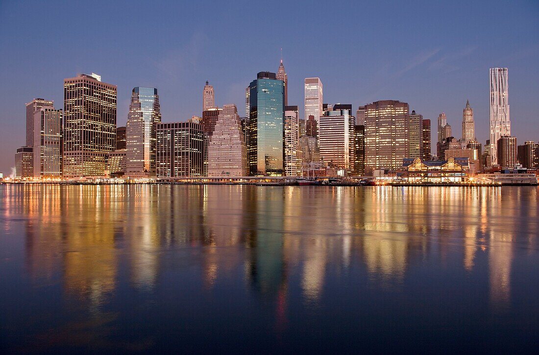 DOWNTOWN SKYLINE EAST RIVER MANHATTAN NEW YORK CITY USA