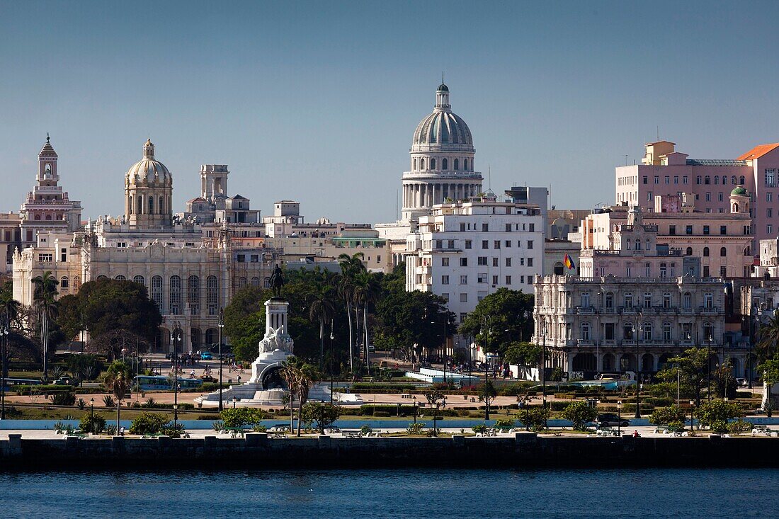 Cuba, Havana, elevated city view from the Castillo de los Tres Santos Reys del Morro fortress