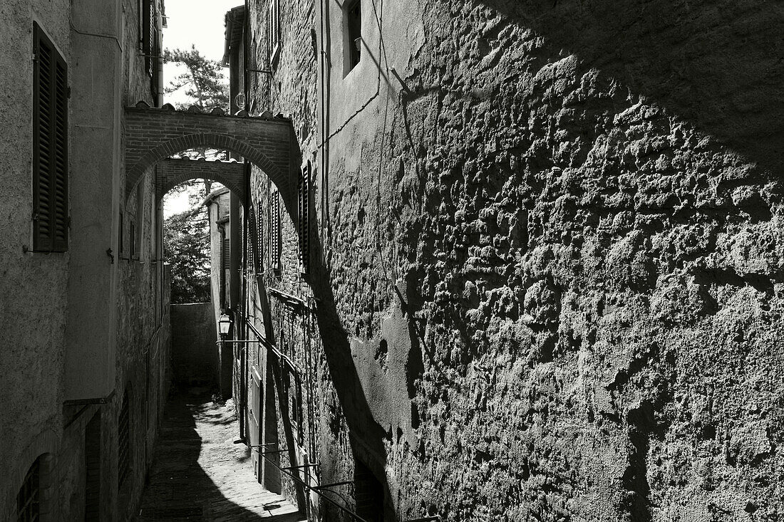 Alley, Montepulciano, hilltown, UNESCO World Heritage Site, province of Siena, Tuscany, Italy, Europe
