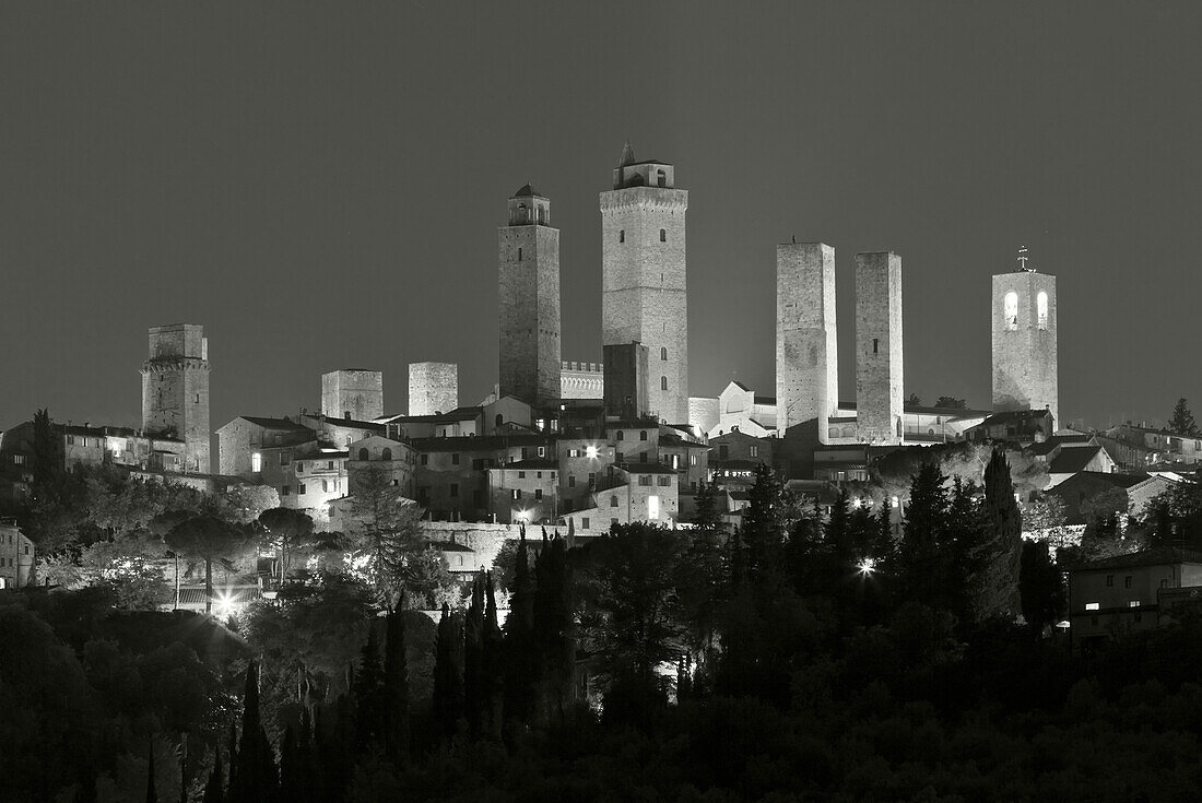 Townscape with towers, San Gimignano, hilltown, UNESCO World Heritage Site, province of Siena,  Tuscany, Italy, Europe
