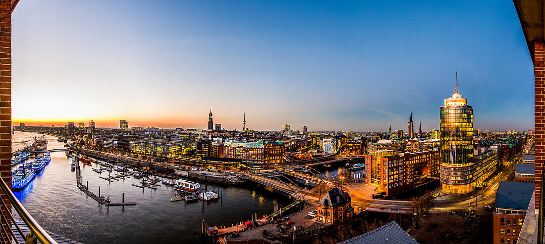 View in the twilight to Hamburg and the Elbe at Am Baumwall, seen from the Kehr Wieder Spitze, Hamburg, Germany