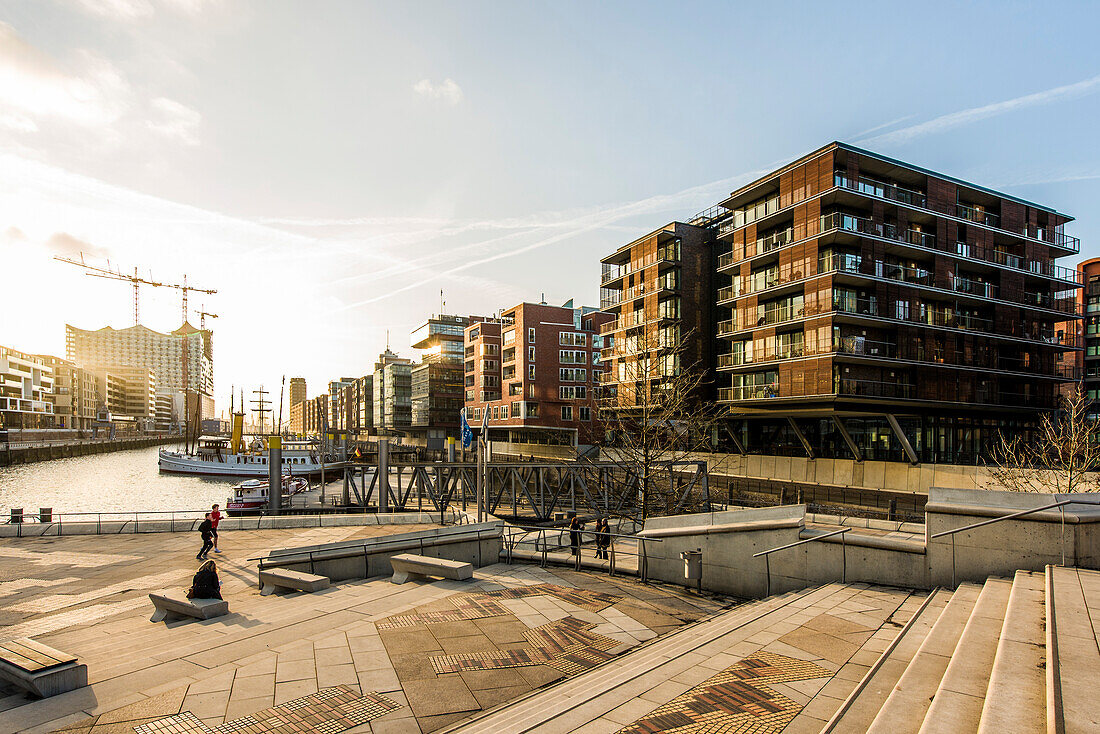 Moderne Architektur am Kaiserkai mit Blick auf den Grasbrookhafen, Hafencity, Hamburg, Deutschland