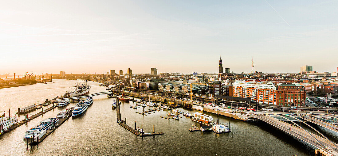 View to Hamburg and the Elbe at Am Baumwall, seen from the Kehr Wieder Spitze, Hamburg, Germany