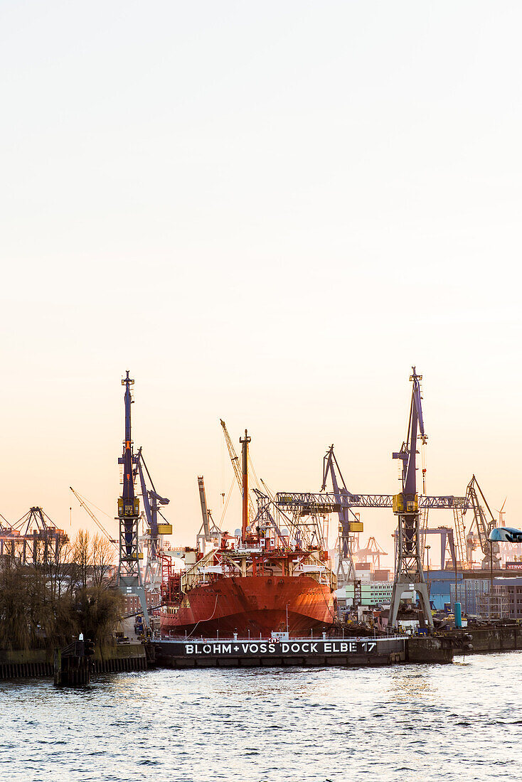 Blohm unf Voss Werft dockyard, sunset over the habour of Hamburg at the Landungsbruecken, Hamburg, Germany