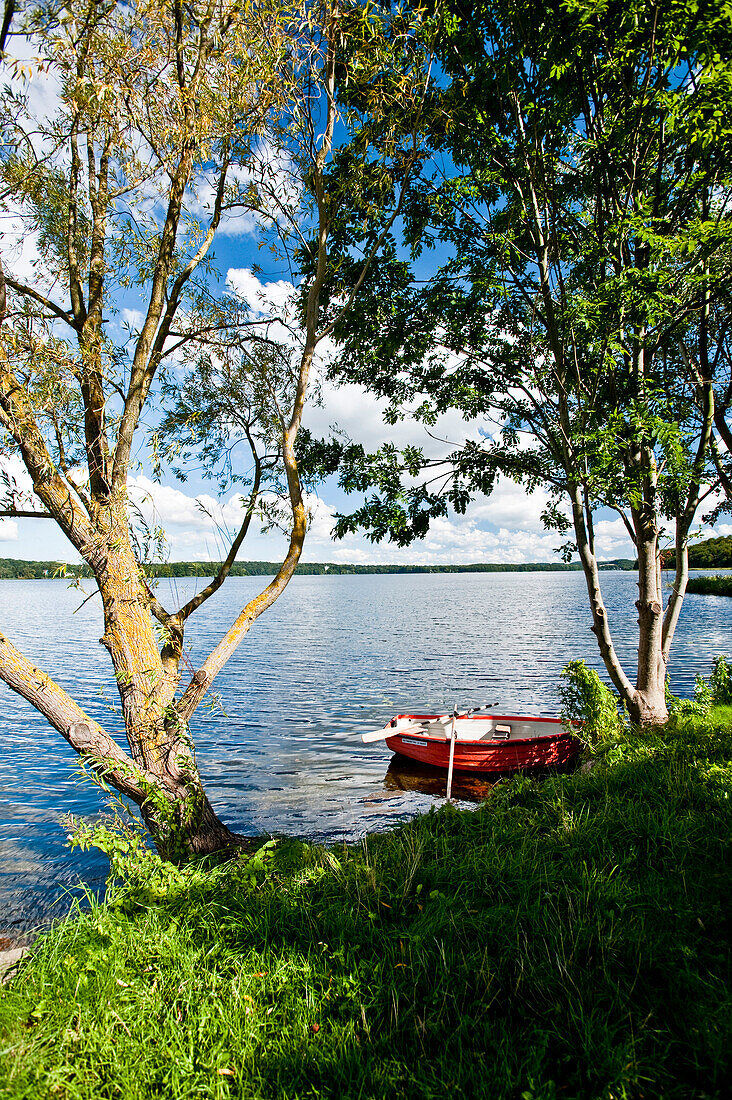 Kellersee am Gut Immenhof bekannt aus den gleichnamigen Filmen, Malente, Schleswig-Holstein, Deutschland