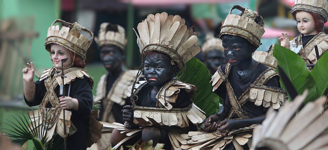 Children with Santo Nino figur, Ati Atihan Festival, Kalibo, Aklan, Western Visayas Region, Panay Island, Philippines