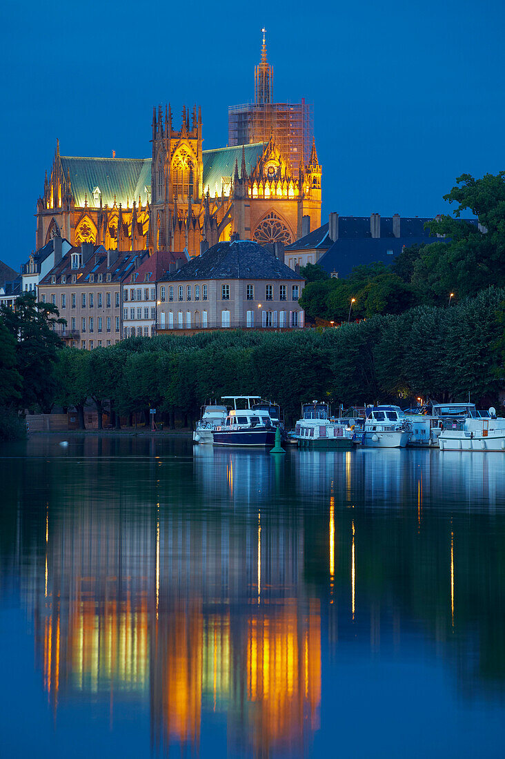 Yachthafen und Kathedrale Saint Etienne, Mosel, Metz, Moselle, Region Alsace Lorraine, Elsass Lothringen, Frankreich, Europa
