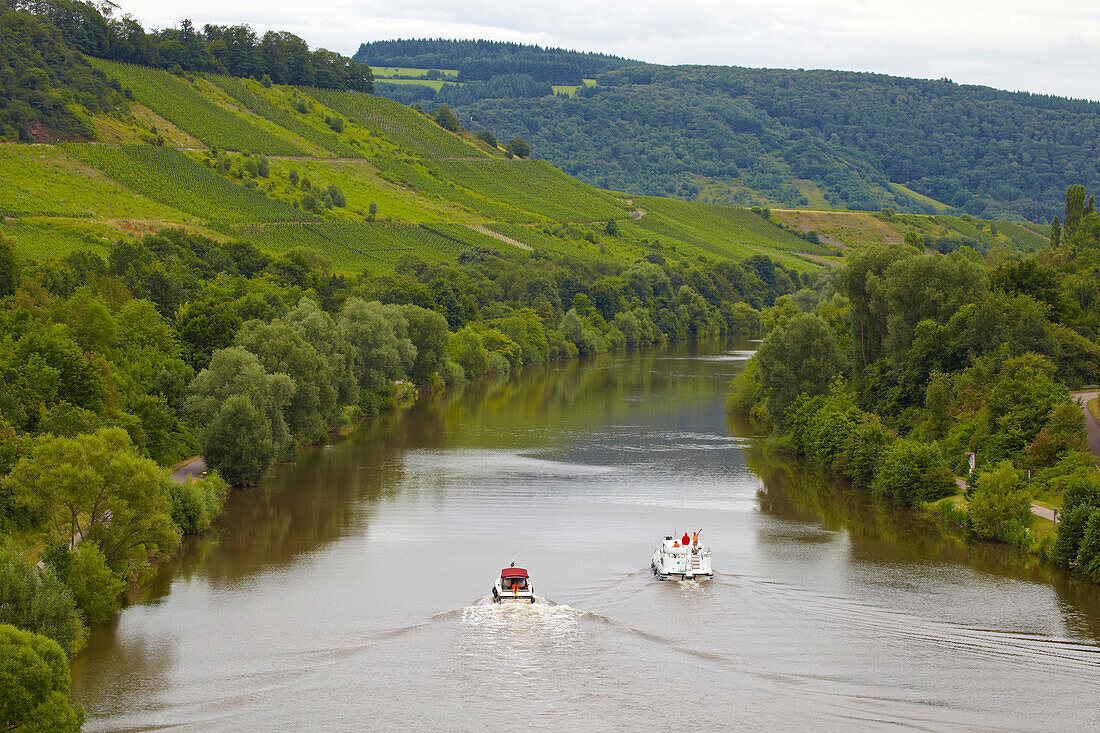Houseboat on the river Saar near Kanzem lock, Rhineland-Palatinate, Germany, Europe