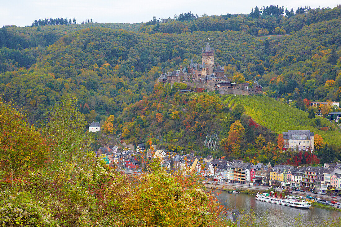 View of Reichsburg castle, Cochem castle, built about 1100 under Pfalzgraf Ezzo and Cochem, Mosel, Rhineland-Palatinate, Germany, Europe