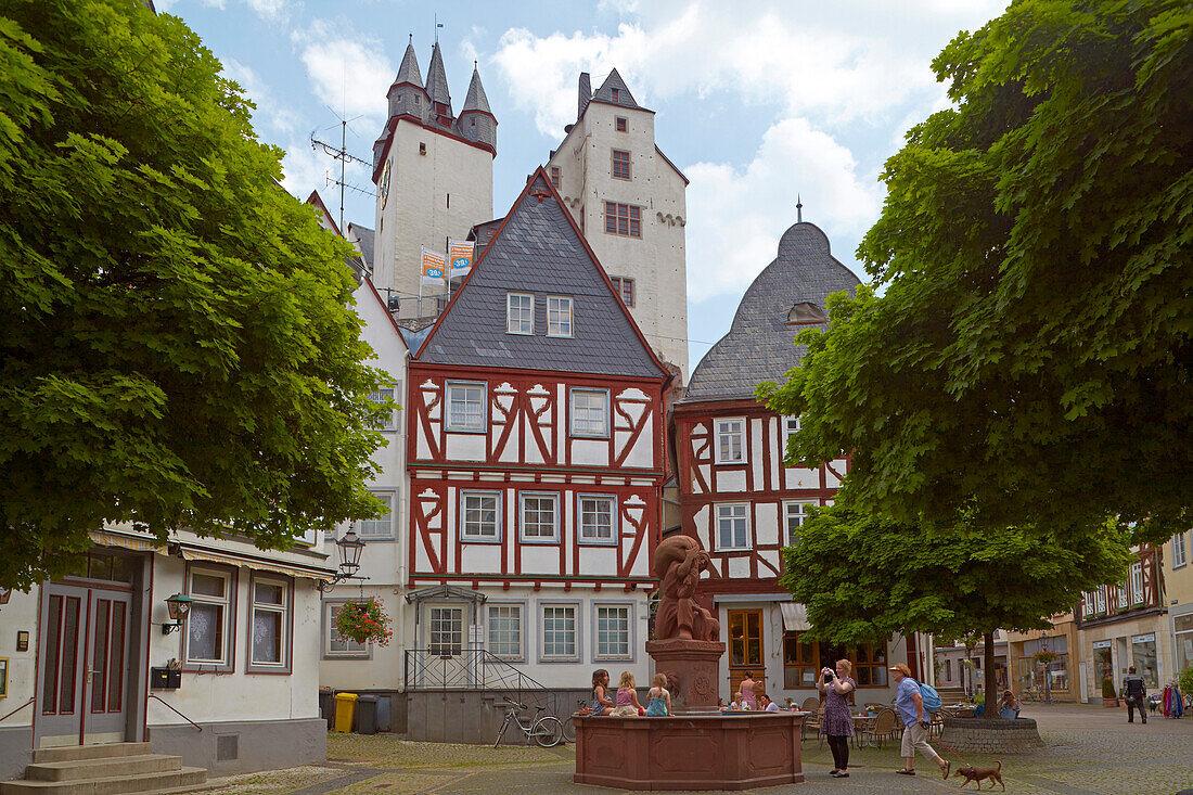 Altstadt von Diez an der Lahn, Schloß Diez im Hintergrund, Westerwald, Rheinland-Pfalz, Deutschland, Europa