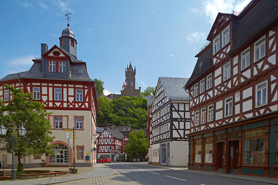 Altes Rathaus (1724), Fachwerkhaus, Wilhelmsturm (1872-75), Dillenburg, Westerwald, Hessen, Deutschland, Europa