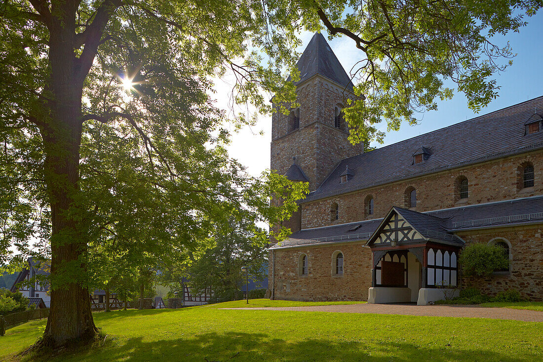 Evangelische Pfarrkirche (13.Jh.), Birnbach bei Altenkirchen, Westerwald, Rheinland-Pfalz, Deutschland, Europa