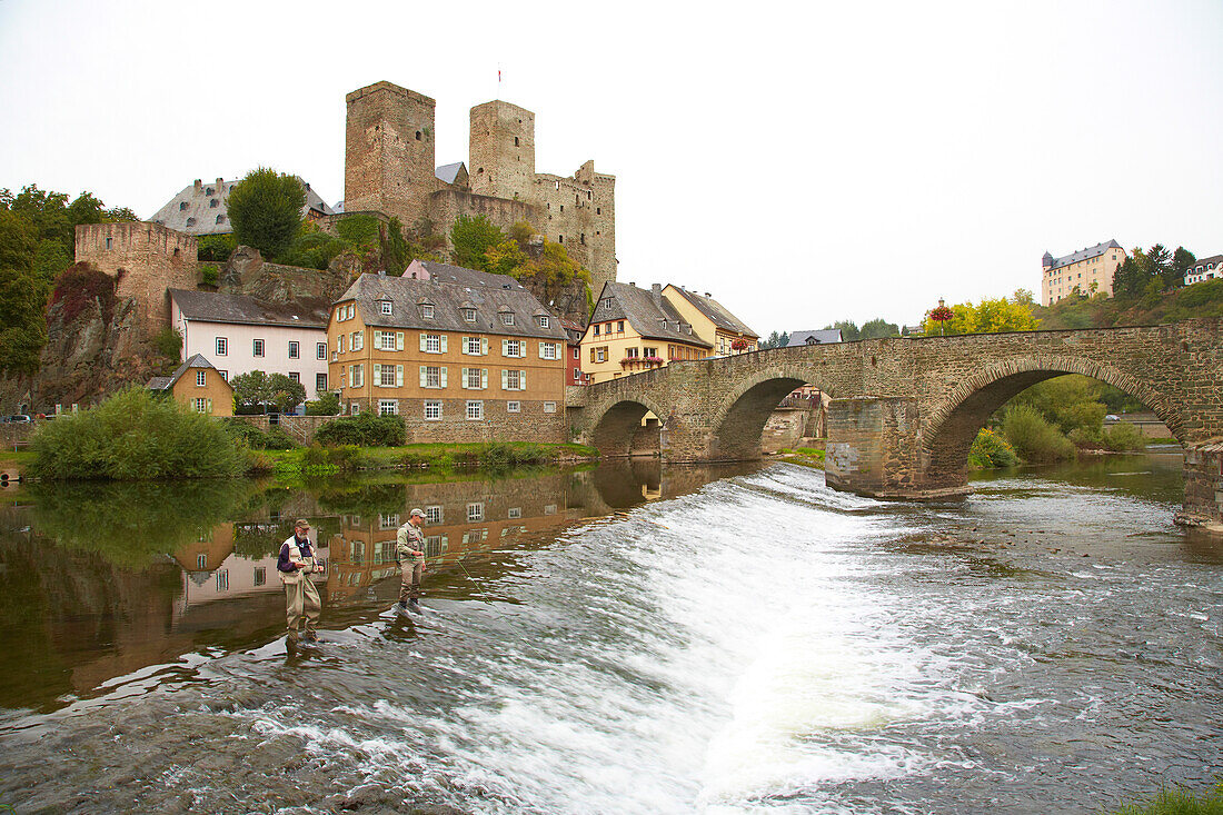 Runkel an der Lahn mit Burg Runkel und steinerner Bogenbrücke, Runkel, Westerwald, Taunus, Hessen, Deutschland, Europa