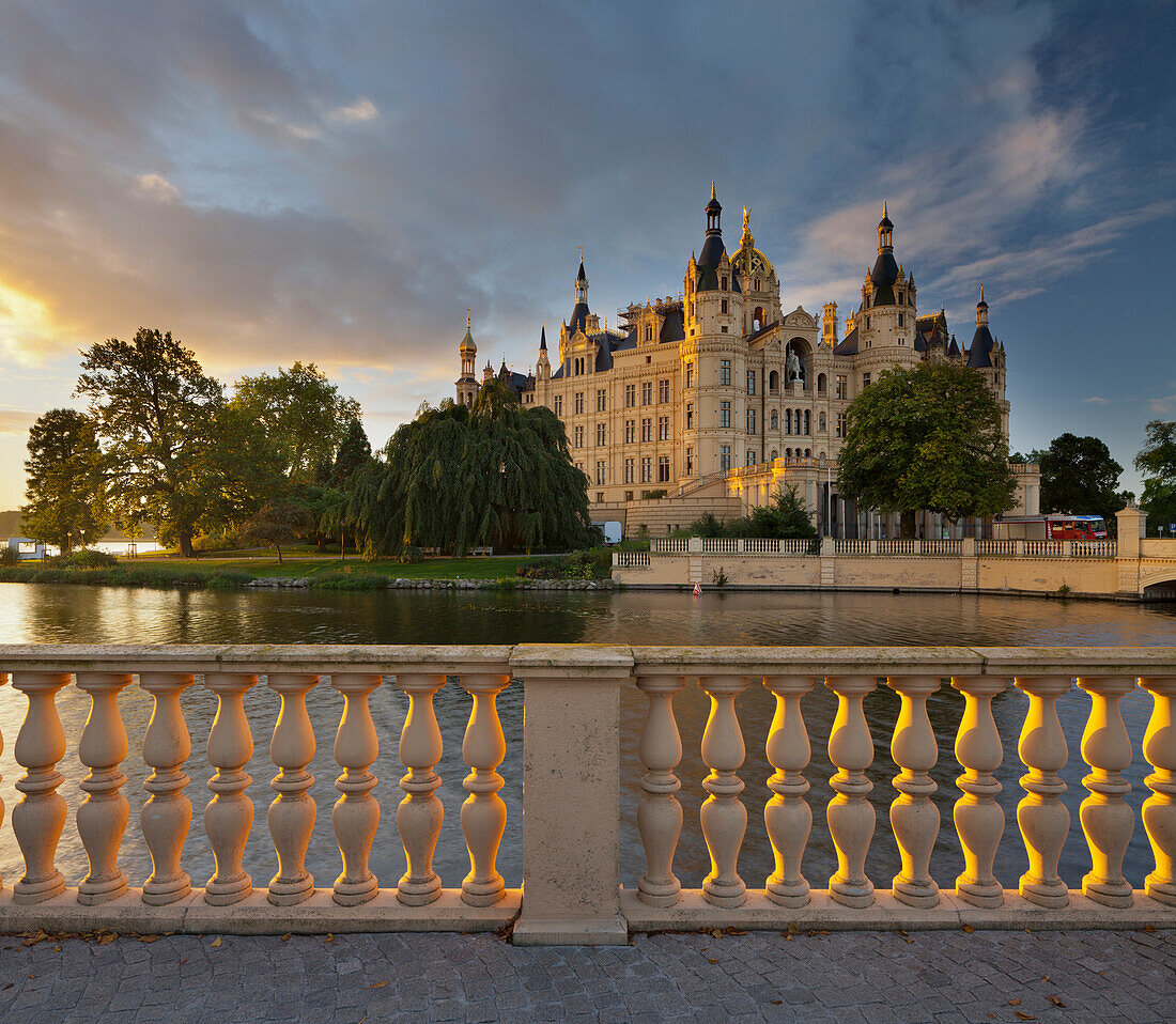 Schwerin castle, Schlossinsel, Schwerin, Innensee, Mecklenburg-Vorpommern, Germany