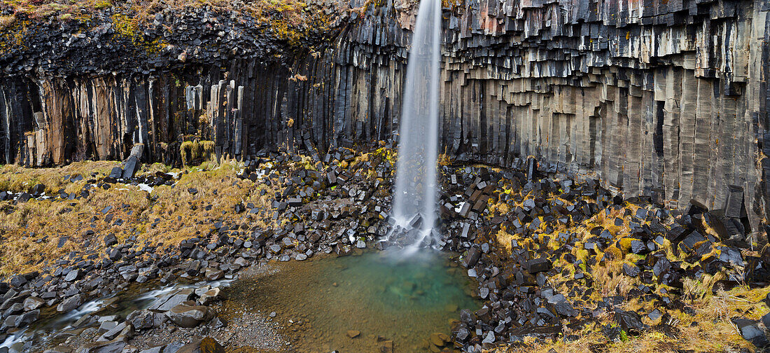 Svartifoss Wasserfall mit Basaltsäulen, Skaftafell, Ostisland, Island
