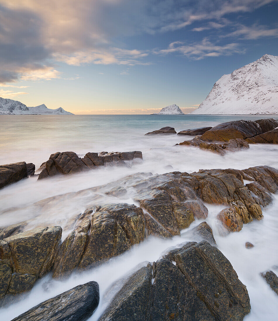Rocky coast near Vik, Vikbukta, Veggen mountain, Vestvagoya, Lofoten, Nordland, Norway