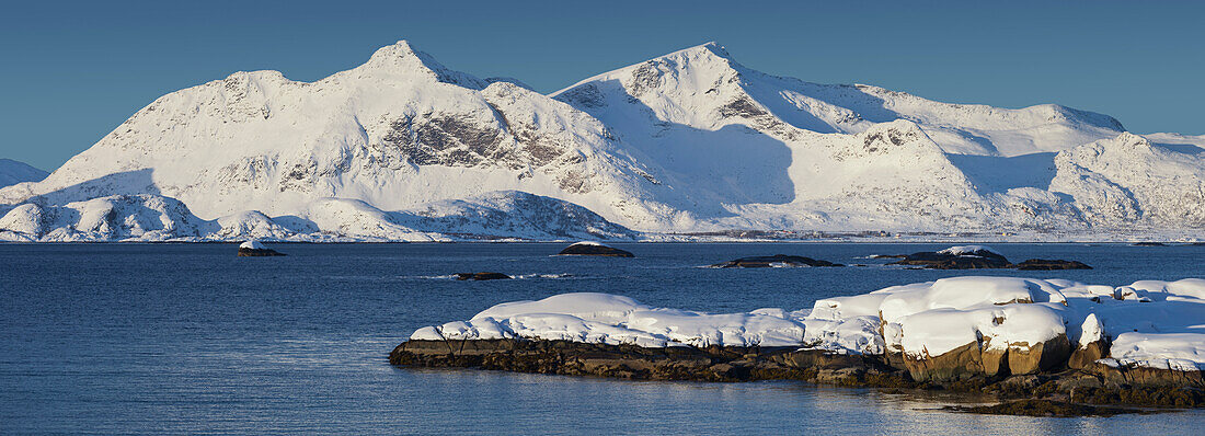 Henningsvaerstraumen, Vestvagoya, Lofoten, Nordland, Norway