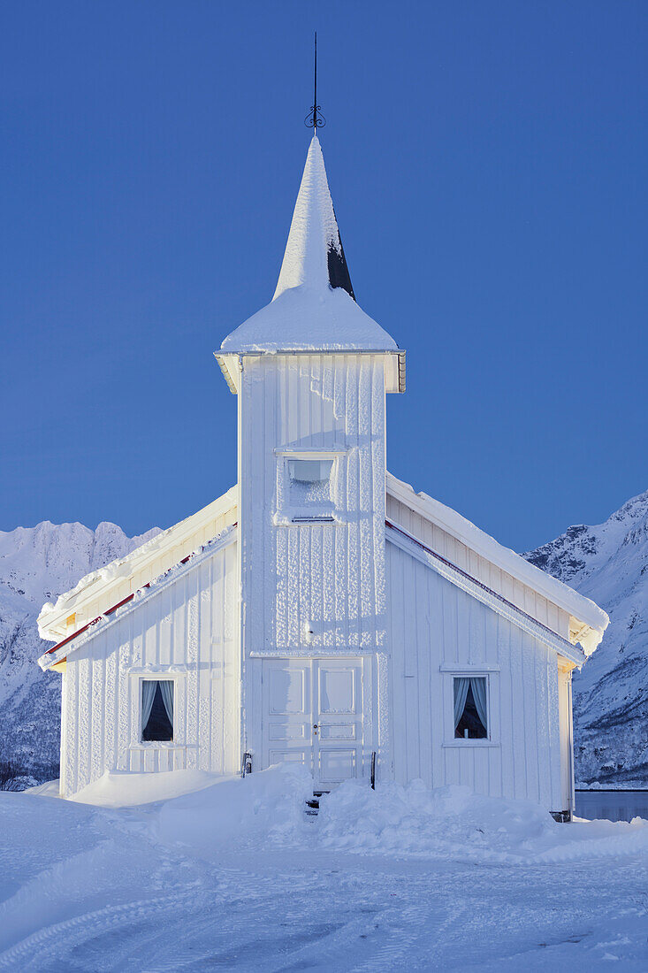 Kirche in Sildpollneset, Vestpollen, Austnesfjorden, Austvagoya, Lofoten, Nordland, Norwegen