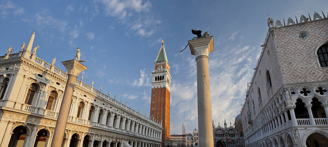 Campanile, Markusplatz, San Marco, Venedig, Italien