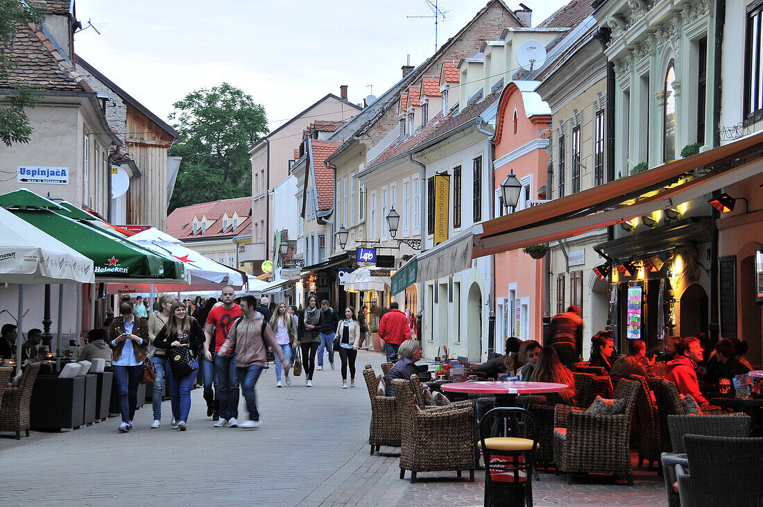 Bars und Cafes in der Tkalcicev Strasse, Unterstadt, Zagreb, Kroatien