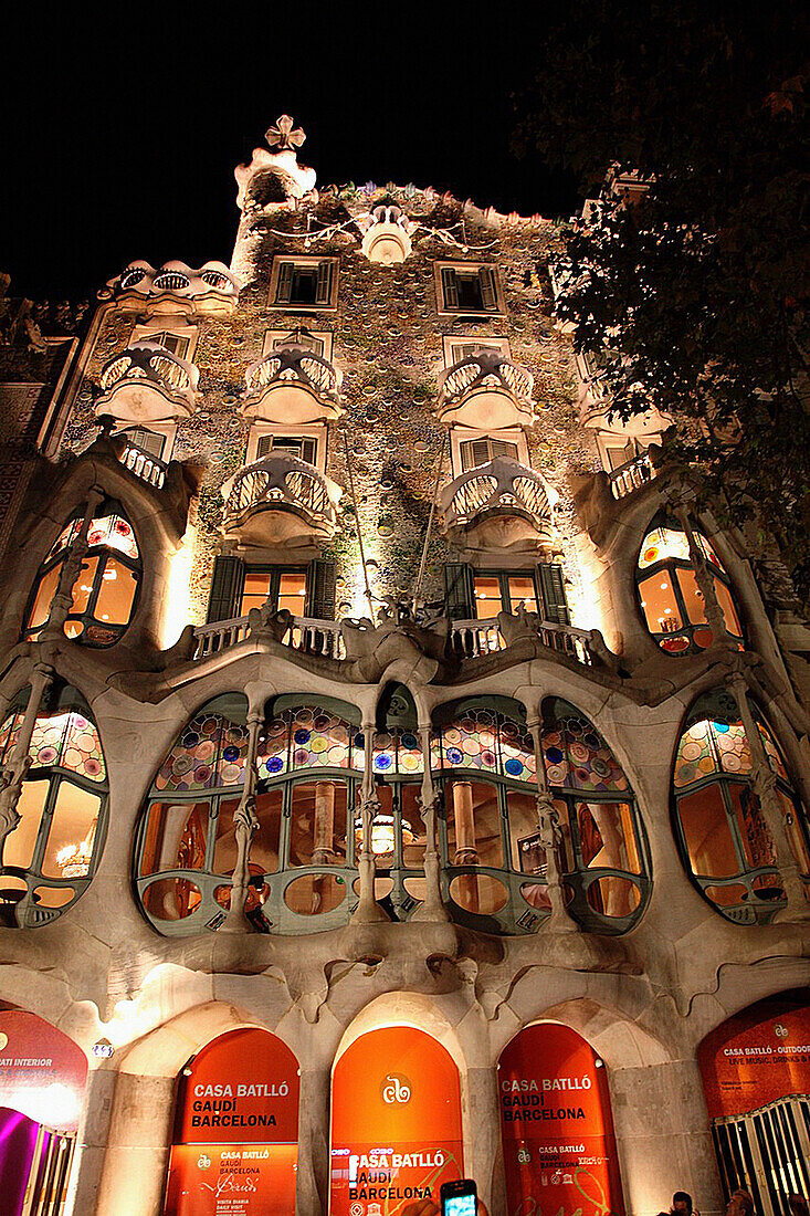Casa Batllo at night, Antoni Gaudi, Barcelona, Catalunya, Spain
