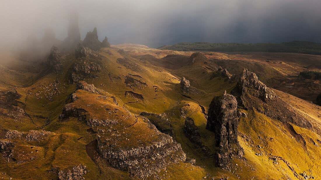 Impressive light above the cliffs of the Trotternish peninsula with a wide view to the Old Man of Storr and the Coire Faoin at the northern end of the Isle of Skye, Scotland, United Kingdom