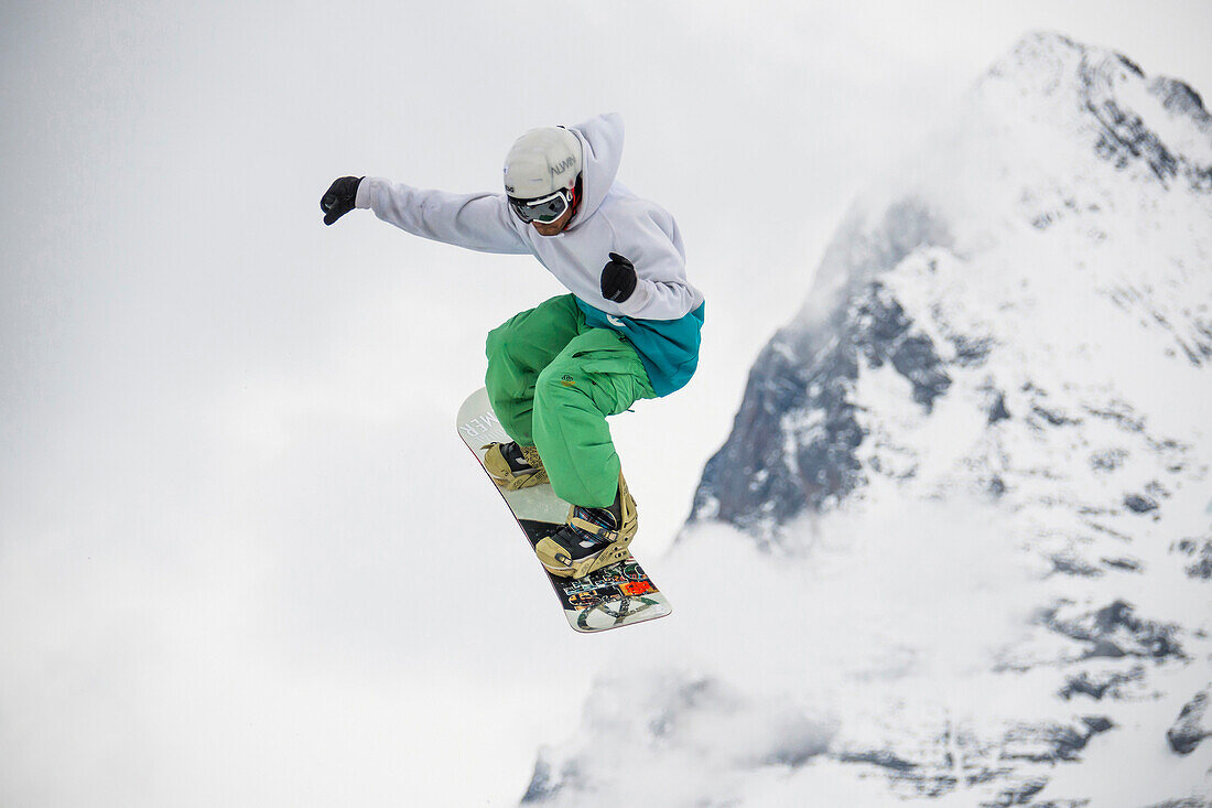 Freestyle skier in action, whitestyle open, freestyle competition, Muerren, canton of Bern, Switzerland