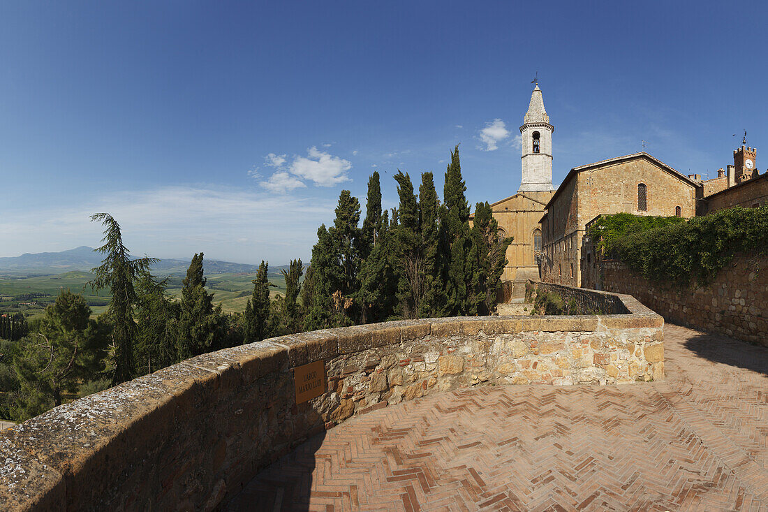 View into Orcia valley from cathedral Santa Maria Assunta, Pienza, Val d'Orcia, Orcia valley, UNESCO World Heritage Site, province of Siena, Tuscany, Italy, Europe