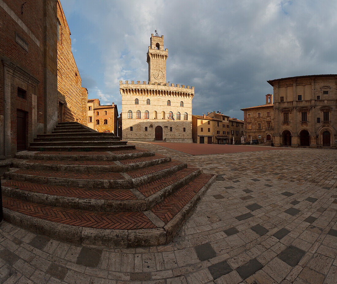 Piazza Grande square with cathedral Duomo Santa Maria delle Grazia, Palazzo Communale town hall and Palazzo Tarugi, Montepulciano, UNESCO World Heritage Site, province of Siena, Tuscany, Italy, Europe