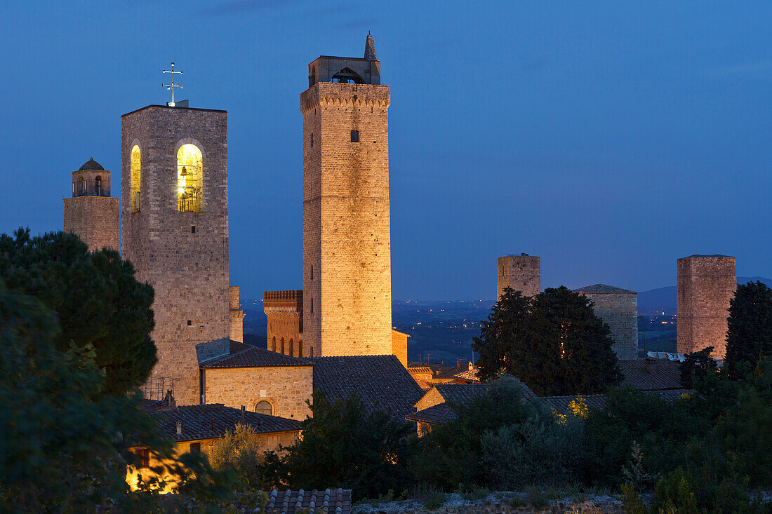 Towers in San Gimignano at night, hill town, UNESCO World Heritage Site, province of Siena, Tuscany, Italy, Europe