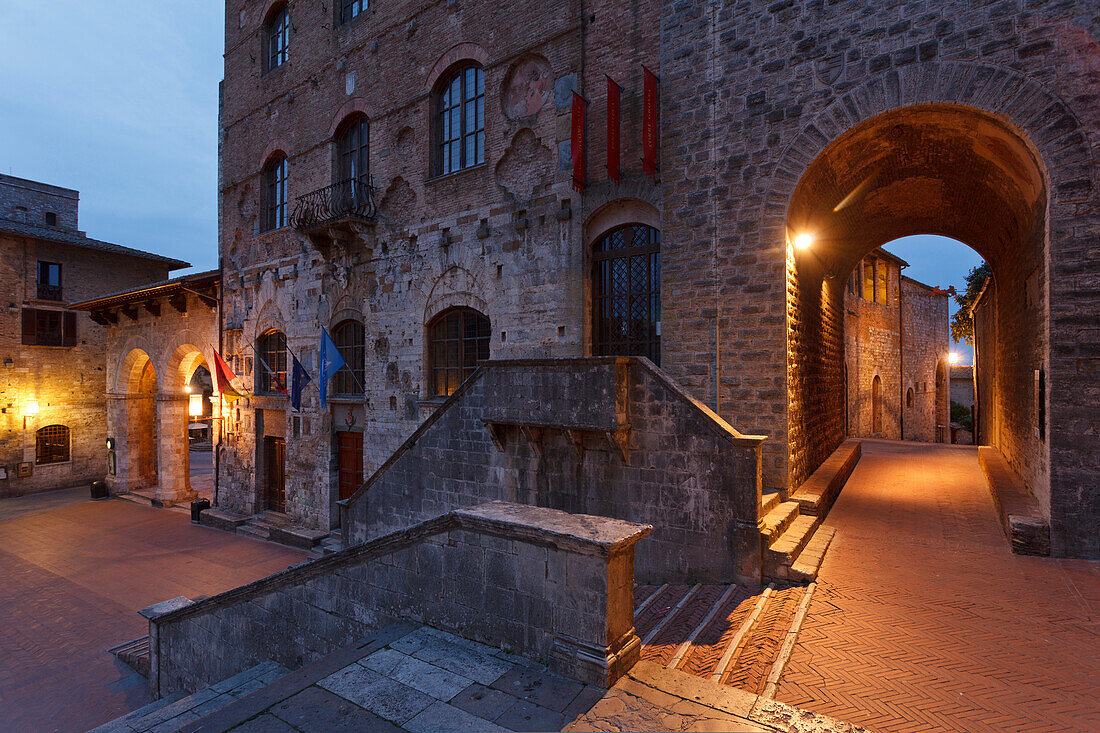 Piazza del Duomo at night, San Gimignano, hill town, UNESCO World Heritage Site, province of Siena, Tuscany, Italy, Europe